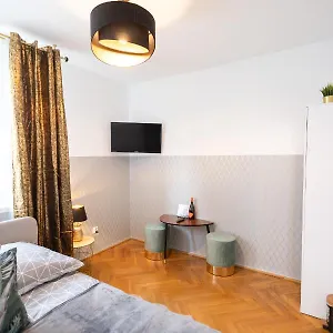 Clicktheflat Stawki Hostel
